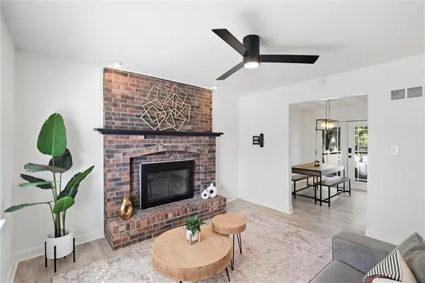 600 SW 35th TER, Lee's Summit, MO 64082