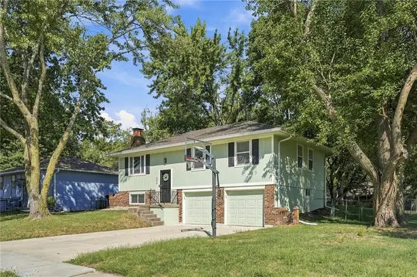 600 SW 35th TER, Lee's Summit, MO 64082