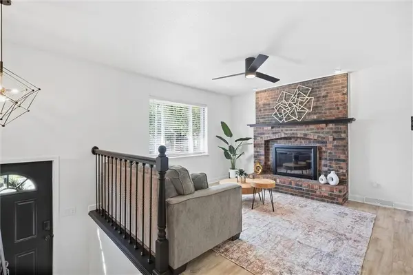 600 SW 35th TER, Lee's Summit, MO 64082