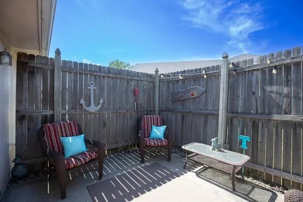 1112 SW Blue Branch DR, Grain Valley, MO 64029