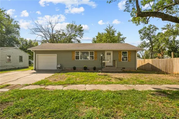 29 W 3 rd ST, Adrian, MO 64730