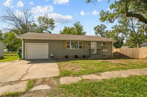 29 W 3 rd ST, Adrian, MO 64730