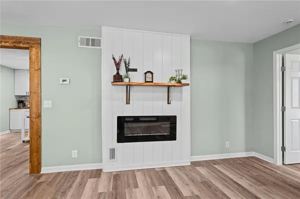 29 W 3 rd ST, Adrian, MO 64730