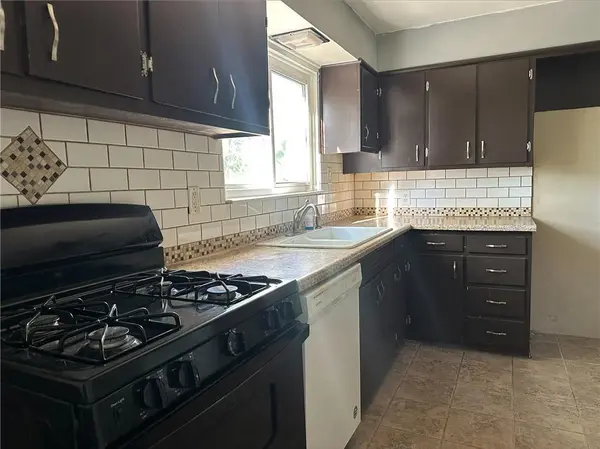 10401 E 69th ST, Raytown, MO 64133