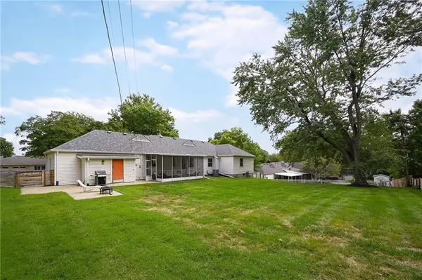 10004 Holly ST, Kansas City, MO 64114