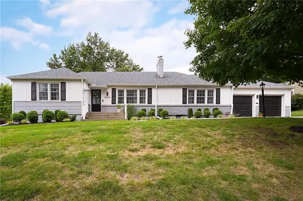 10004 Holly ST, Kansas City, MO 64114