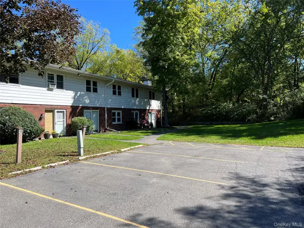 21 Orchard HTS, New Paltz, NY 12561
