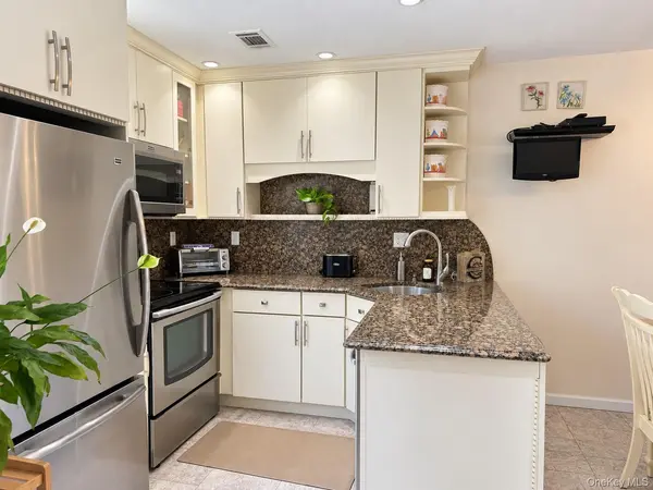 26 Whalers CV, Babylon, NY 11702