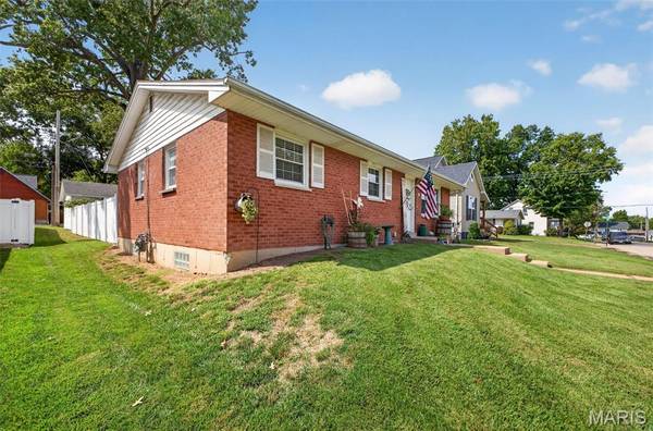 633 N Briegel ST, Columbia, IL 62236