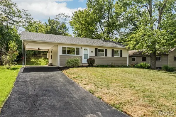 10826 Canter Way DR, St Louis, MO 63114