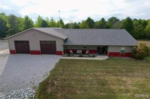 23757 N Carpenter LN, Centralia, IL 62801