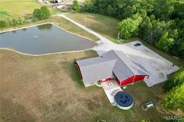 23757 N Carpenter LN, Centralia, IL 62801
