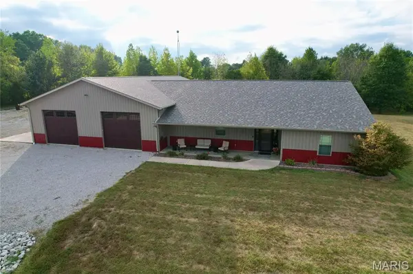 23757 N Carpenter LN, Centralia, IL 62801