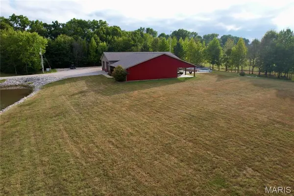 23757 N Carpenter LN, Centralia, IL 62801