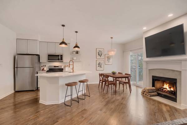 1357 W Fullerton AVE #B, Chicago, IL 60614