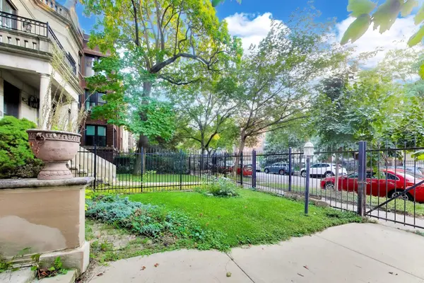 5835 N WINTHROP AVE, Chicago, IL 60660