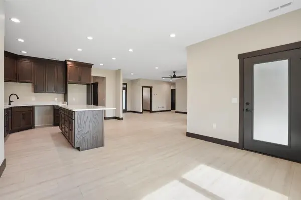 598 Lake Shore Dr., Dyersville, IA 52040