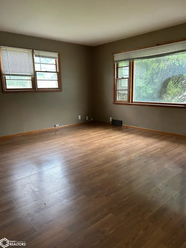 301 SE 3Rd ST, Leon, IA 50144
