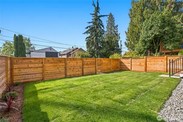 542 N 104th ST, Seattle, WA 98133