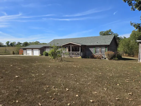 2283 E 360th RD, Louisburg, MO 65685