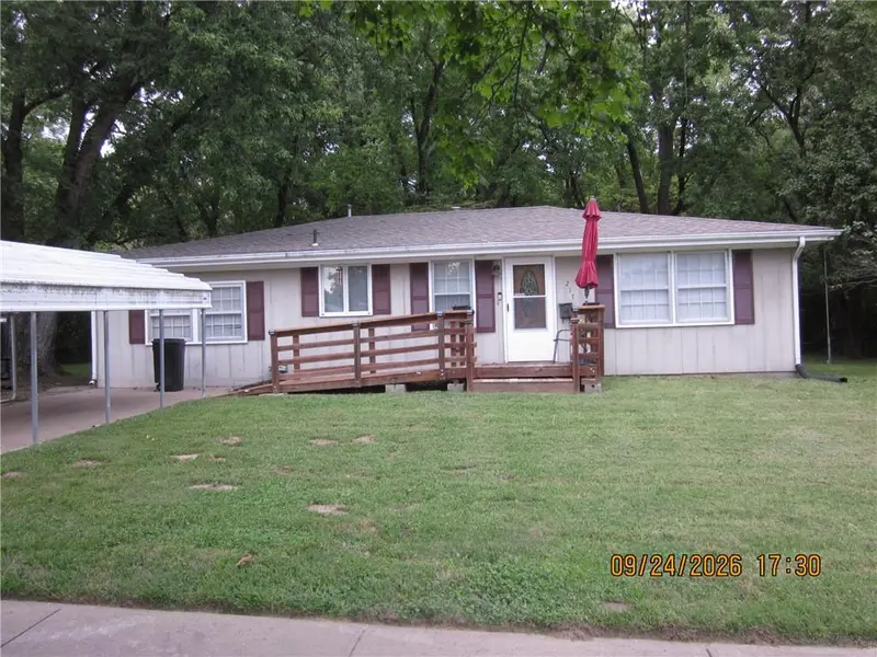 217 W Market ST, St Joseph, MO 64505