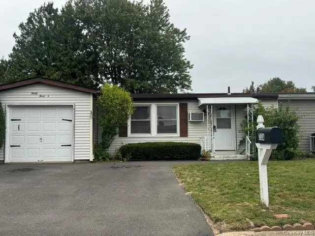 33a Limetree DR, Manorville, NY 11949