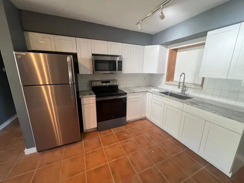 300 83RD AVE NE, St Petersburg, FL 33702