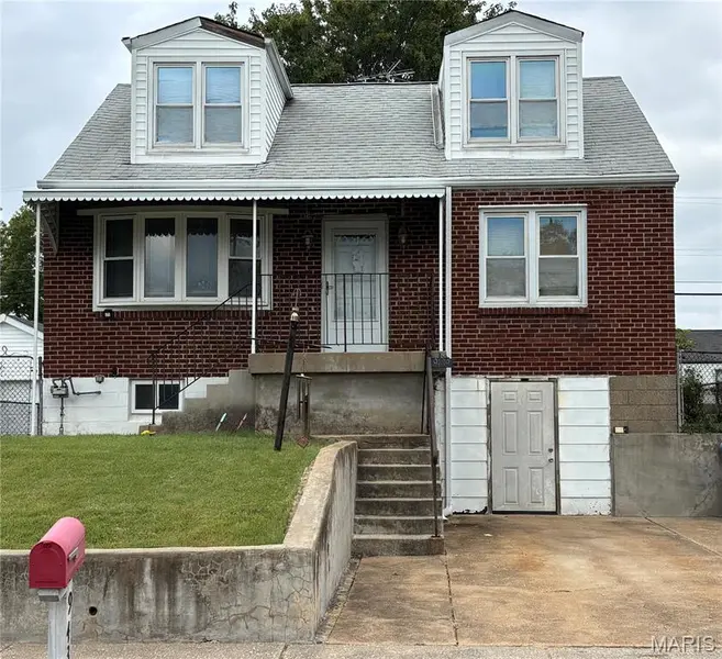 9439 Ridge AVE, St Louis, MO 63114