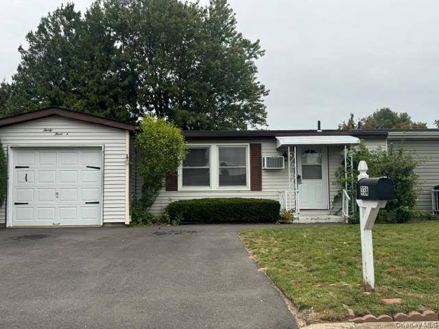 33a Limetree DR, Manorville, NY 11949