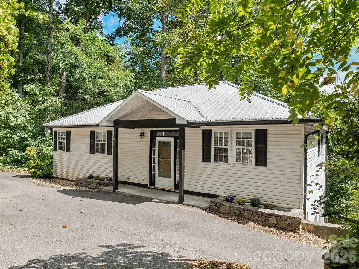 57 Mount Royal DR, Arden, NC 28704