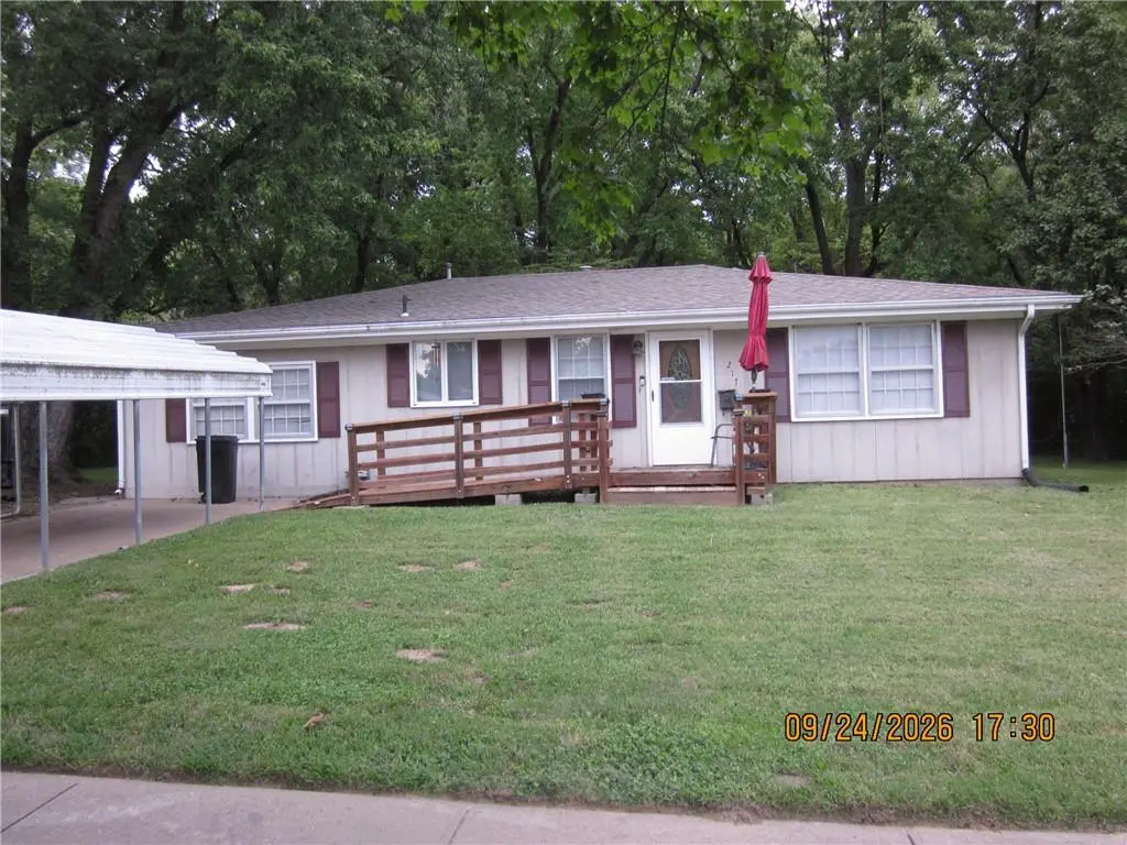 217 W Market ST, St Joseph, MO 64505