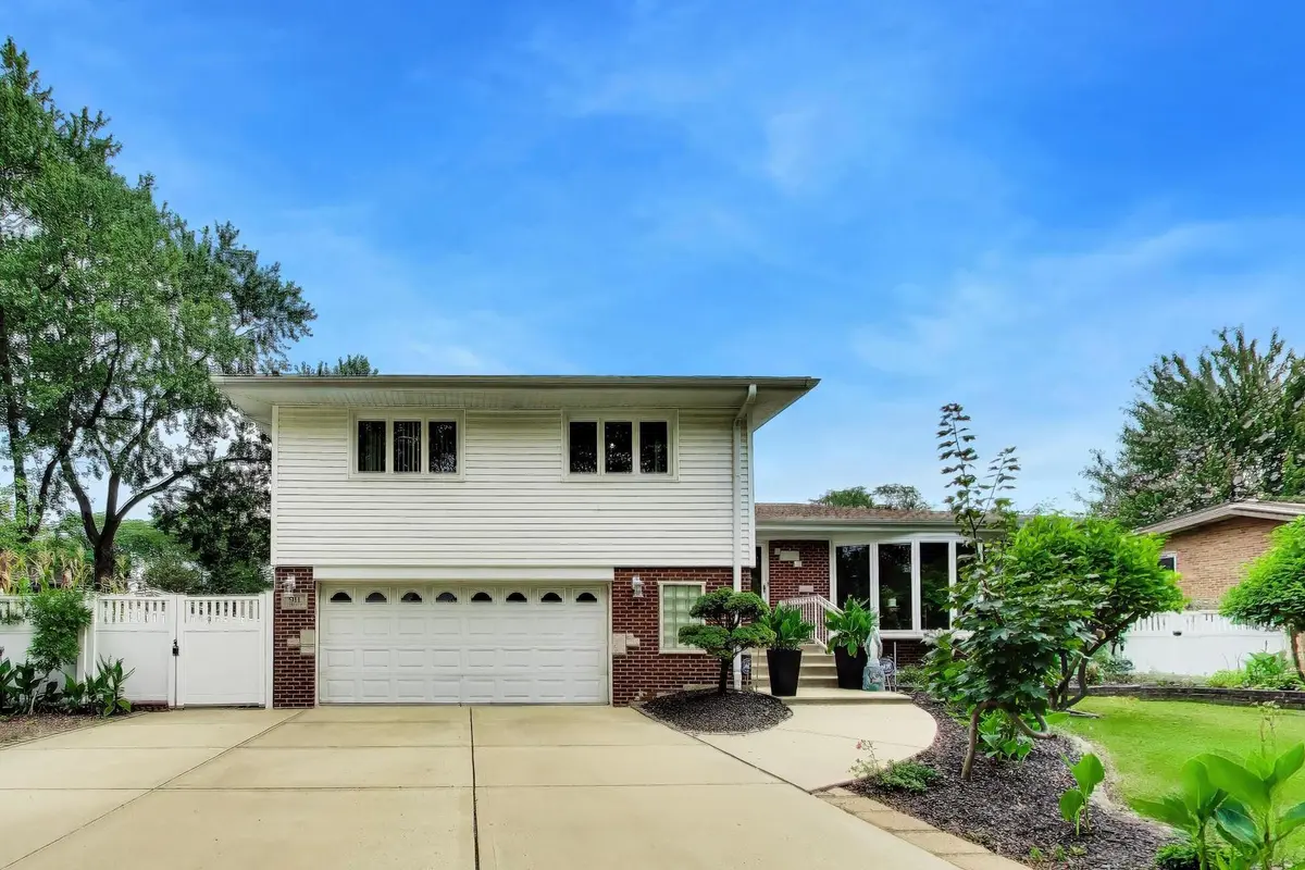 911 S Elmhurst RD, Mount Prospect, IL 60056