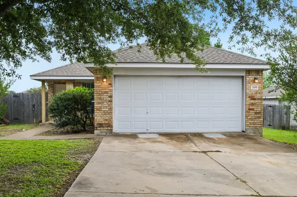 205 Cavalry TRL, Elgin, TX 78621