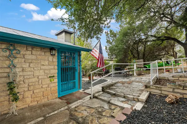 18307 E Lakeview DR, Jonestown, TX 78645