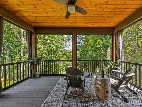 181 Byron Forest DR, Horse Shoe, NC 28742