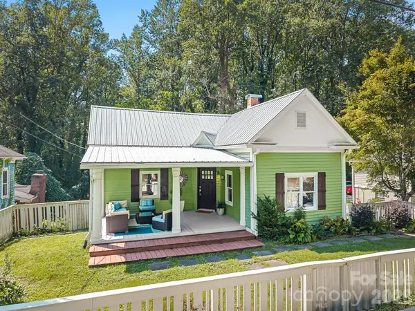 541 W Probart ST, Brevard, NC 28712
