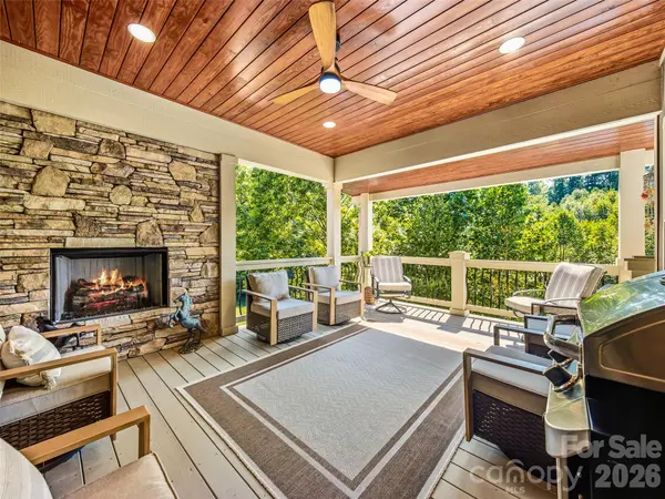 158 Narrows Run LOOP, Hendersonville, NC 28791