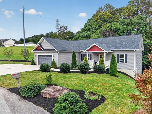 308 Beck Creek CIR, Flat Rock, NC 28731