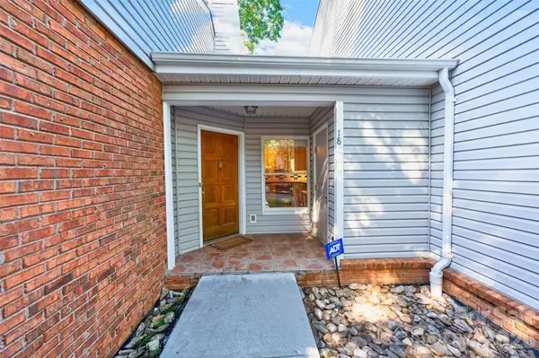 18 8th AVE NW #18, Hickory, NC 28601