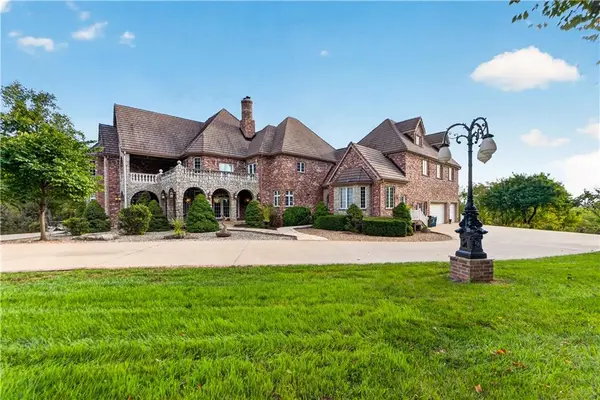 14707 Mission RD, Leawood, KS 66224
