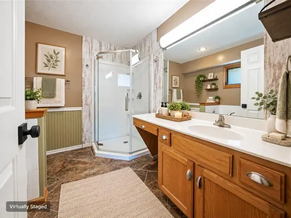 1206 SW Eastman CT, Blue Springs, MO 64015