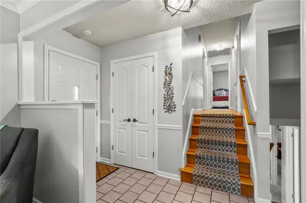 212 SW Craigmont DR, Lee's Summit, MO 66081