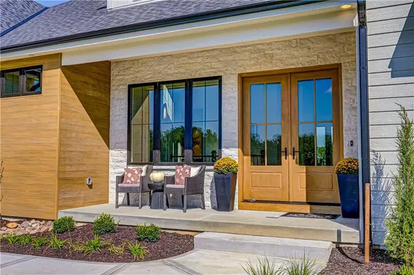 590 South Shore DR, Lake Winnebago, MO 64034