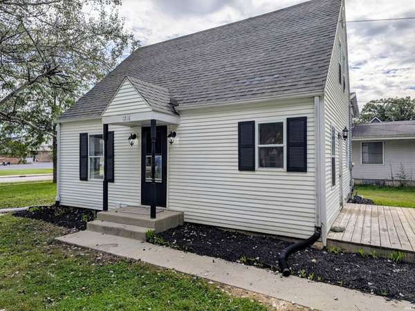 1218 E Jackson ST, Goshen, IN 46526