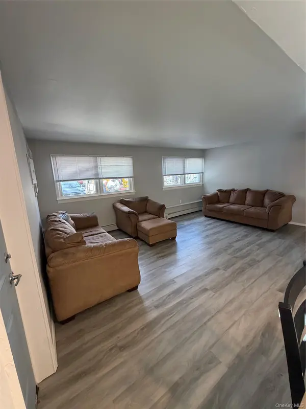 Address not disclosed, Lindenhurst, NY 11757
