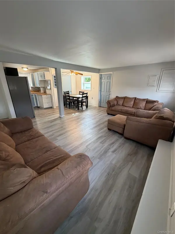 Address not disclosed, Lindenhurst, NY 11757