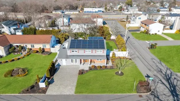 3 Avelaine CT, Babylon, NY 11702