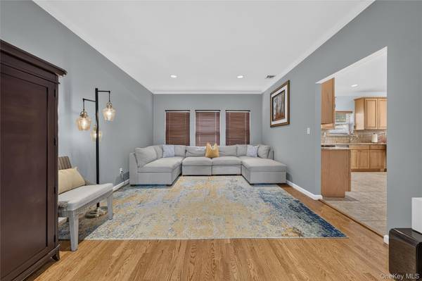 1001 Orion CT, Merrick, NY 11566