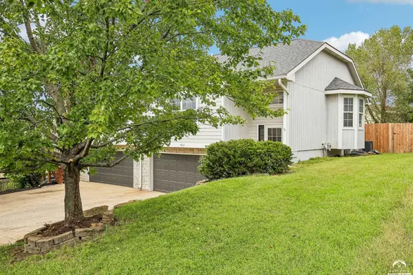 4932 Stoneback PL, Lawrence, KS 66047