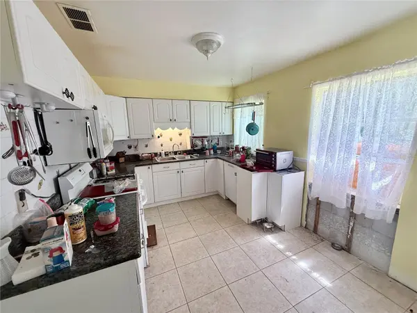 1927 NW 32ND PL, Gainesville, FL 32605